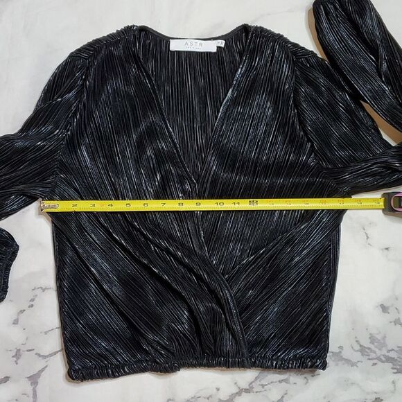 ASTR The Label Primadonna Surplice Shiny Black Crop Blouse - Picture 6 of 7